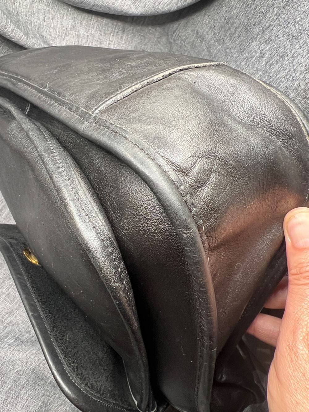 Coach Vintage Taft Black Leather Crossbody 9980 Bag with Brass-Tone Turn Lock - Picture 8 of 16